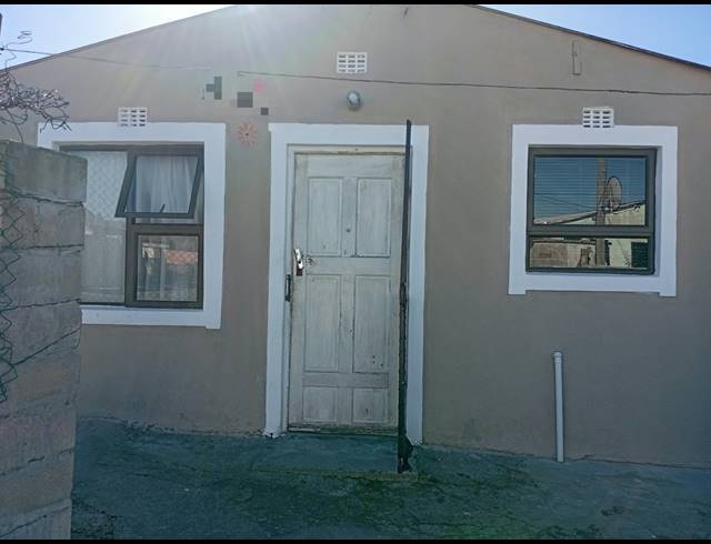 3 BEDROOM FREEHOLD FOR SALE IN VICTORIA MXENGE